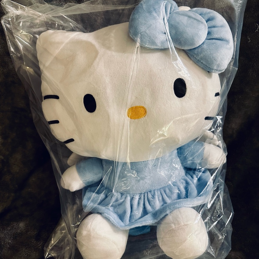 Hello Kitty plush backpack - Picture 3 of 4